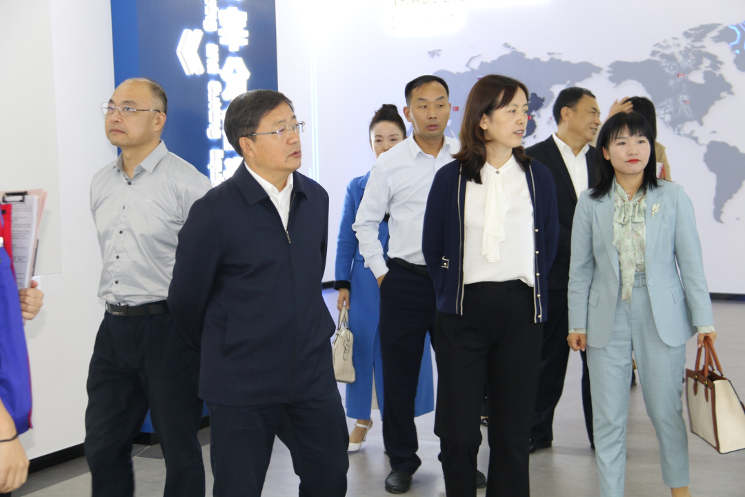 青岛市科技局基础研究处处长李欣一行莅临NG28考察指导市重点实验室建设工作