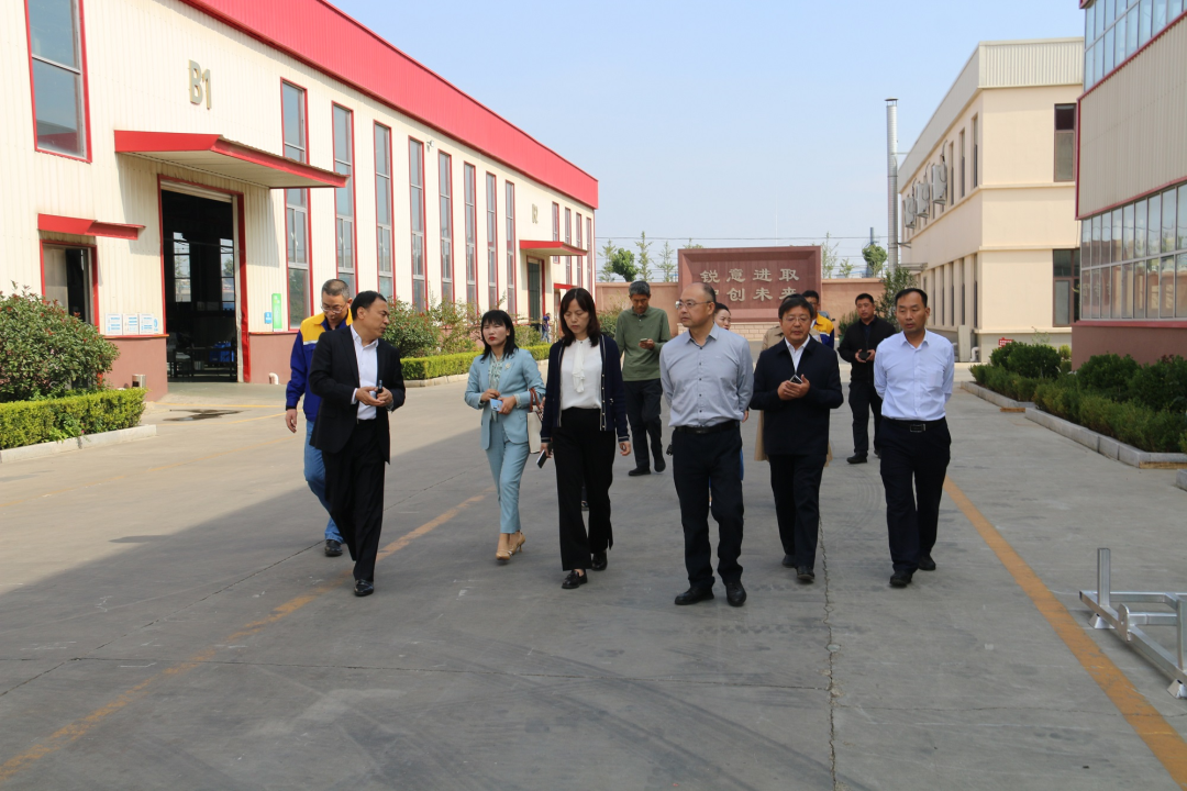 青岛市科技局基础研究处处长李欣一行莅临NG28考察指导市重点实验室建设工作
