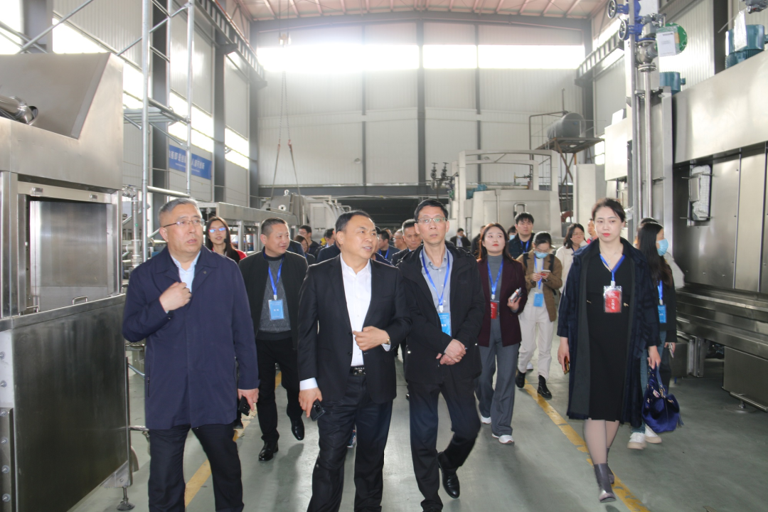 舟山市经信局副局长毛润洲携舟山市优秀企业家代表一行40余人莅临NG28股份调研考察！